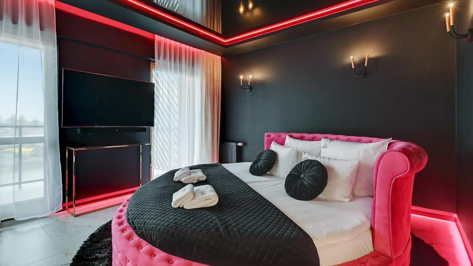 Glamorous Jacuzzi Suite By Downtown Apartments Gdansk